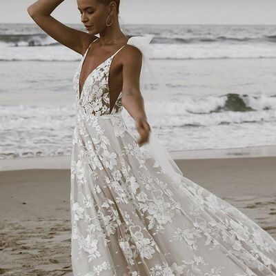 Sexy deep v-neck wedding dress, sparkle bling tulle bridal dress wedding gown