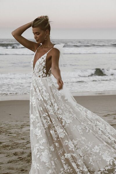 Sexy Deep V-neck Wedding Dress, Sparkle Bling Tulle Bridal Dress Wedding Gown