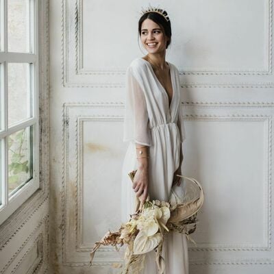 Elegant v-neck wedding dress, long sleeves chiffon bridal dress