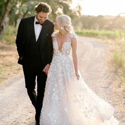 Sexy v-neck wedding dress, appliques tulle long bridal dress