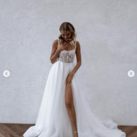 Elegant Split Lace Wedding Dresses Bridal Gowns - Thumbnail 2