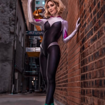 Gwen into the spiderverse