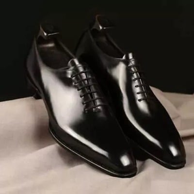 Men's sophisticated black leather shoes - ideal for any formal occasion
