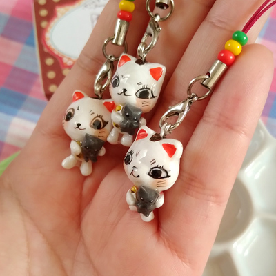 Granny and kt_Tiny bean charm