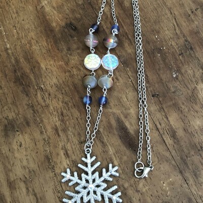 Glittery snowflake necklace