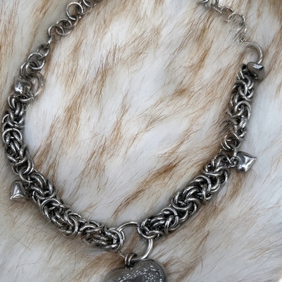 Love bites  - Thumbnail 1