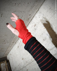 Oscilator Shrug - Red - Thumbnail 3