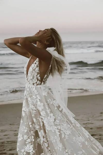 Beach Appliques Lace Wedding Dress, Deep V-neck Tulle Bridal Dress Wedding Gown