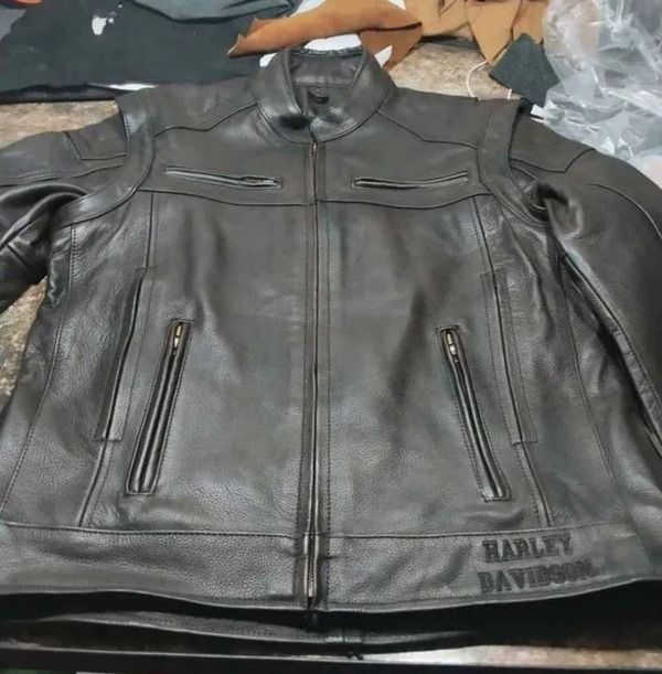 Sophisticated Flexibility: Harley-Davidson Dauntless 2-in-1 Convertible Leather Jacket, Designed for the Discerning Rider in Genuine Cowhide