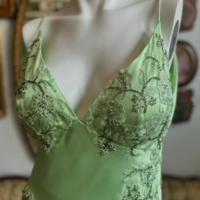 Green V-neck Exquisite Embroidery Satin Evening Dresses - Thumbnail 1