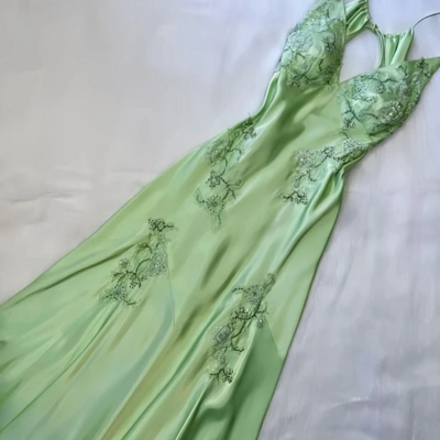 Green v-neck exquisite embroidery satin evening dresses - Thumbnail 1