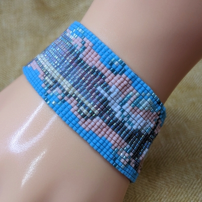 Pixel bracelet - shaaaaaark!