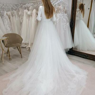 A-line tulle skirt form-fitting bodice wedding dress bridal dress bridal gown