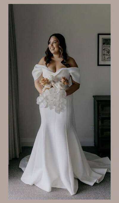 Elegant Plus Size Off the Shoulder Wedding Dress Bridal Dress Wedding Gown