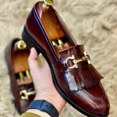Handmade elegant men's leather loafers with fringed detailing - Thumbnail 1