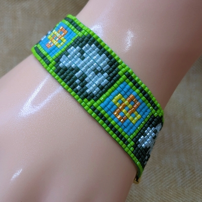 Pixel bracelet - lucky clover