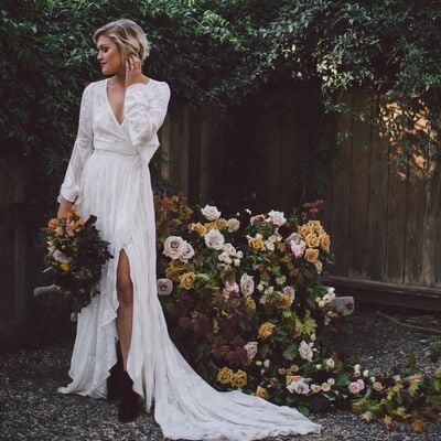 Elegant v-neck lace wedding dress bridal dress wedding gown