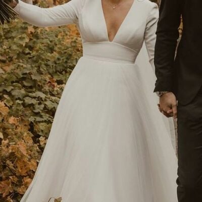 Simple v neck long sleeve wedding dress bridal gown wedding gown