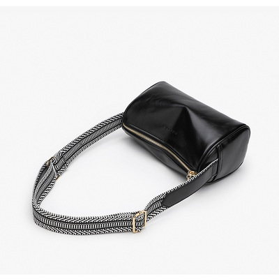 Ladies' soft leather shoulder bag black