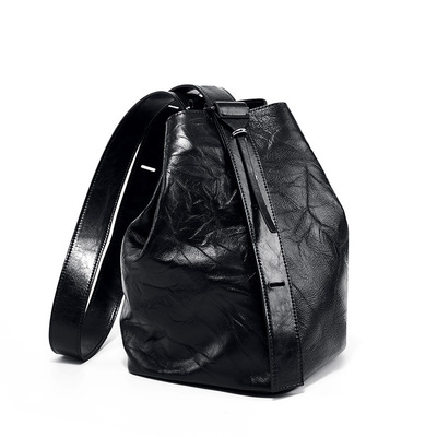 Wrinkled cowhide bucket bag women's tote bag black - Thumbnail 4