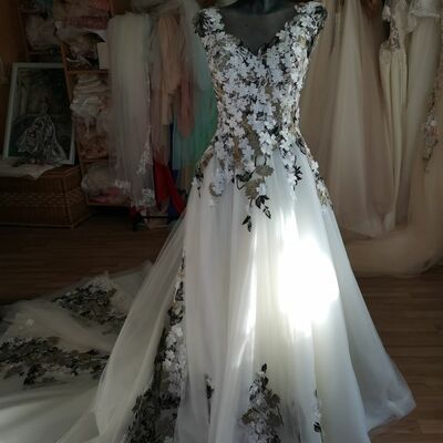 Elegant ball gown lace appliques wedding dress bridal gown wedding gown