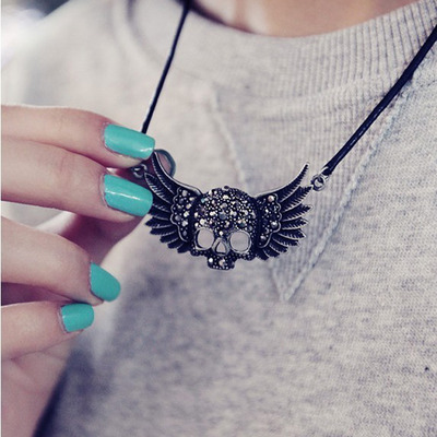 Skull and wing chain necklace