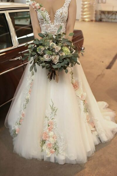 Elegant Ball Gown Tulle 3D Flowers Lace Wedding Dress Bridal Gown Wedding Gown