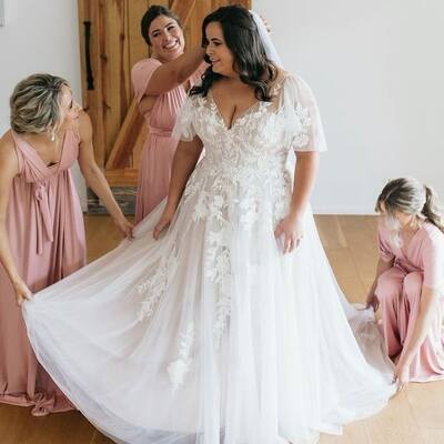 Plus size a line lace appliques wedding dress bridal gown wedding gown