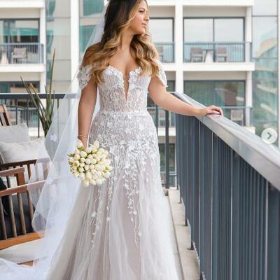 Luxury flower-appliqued wedding gown wedding dress, floral flowers wedding gown bridal dress