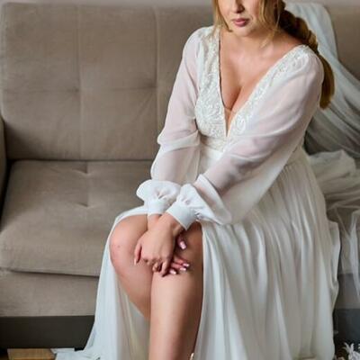 Plus size deep v-neck wedding gown wedding dress, side split chiffon wedding gown bridal dress