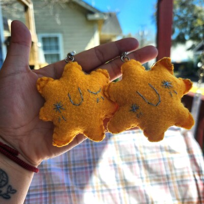 Felt yellow star keychain