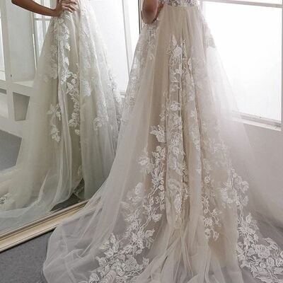 Deep v-neck appliques lace bridal gown wedding dress