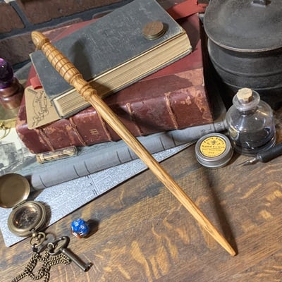 Red oak wand 12 3/4th inch