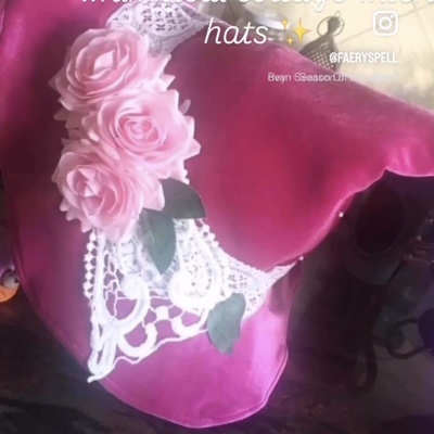 Custom cottage with hat - Thumbnail 1