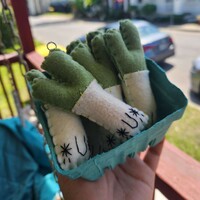 Felt Green Onion (Gronion) keychain - Thumbnail 4