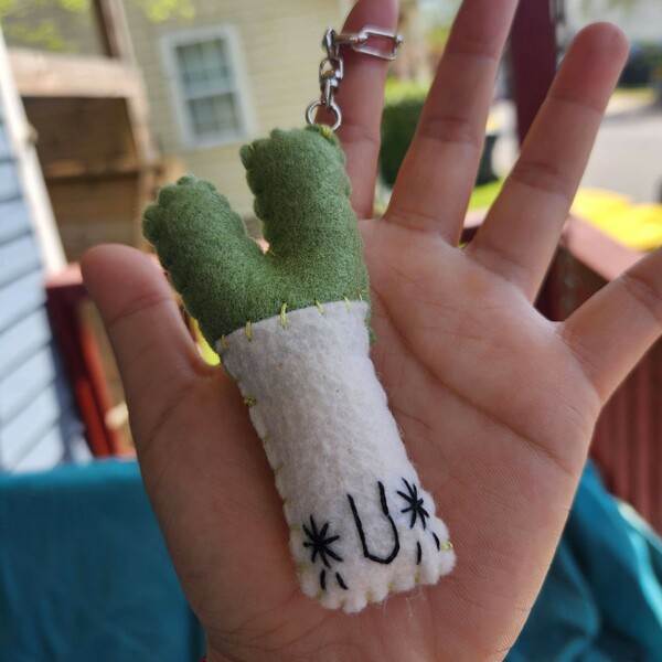 Felt Green Onion (Gronion) keychain
