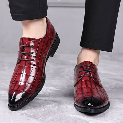 Embossed pointed toe business casual men's lace-up shoes