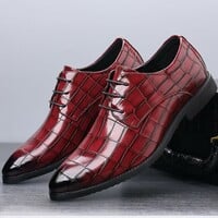 Embossed pointed toe business casual men's lace-up shoes - Thumbnail 1
