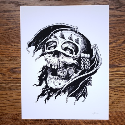 Skull helmet bat - print