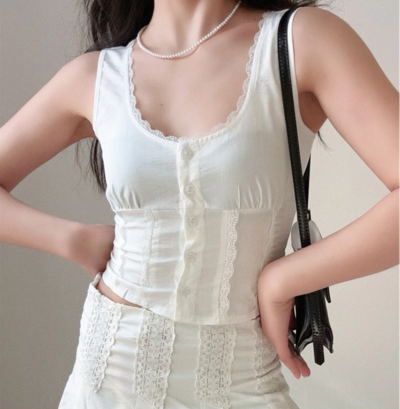 Lace trim sleeveless camisole