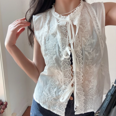 Stylish and simple bow embroidered top