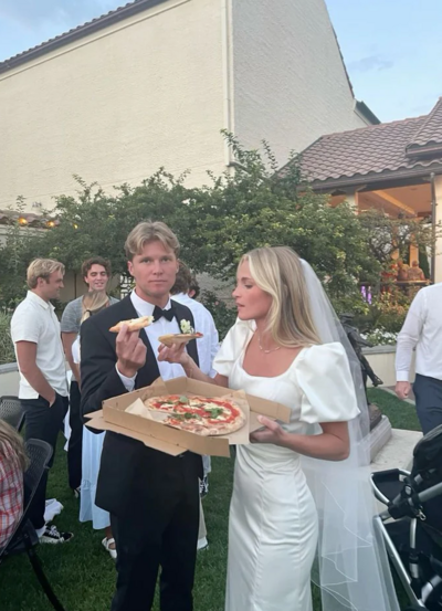 Elegant Ivory Stain Wedding Dress With Short Sleeves