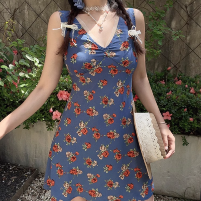 Casual holiday style floral v-neck tie waist dress