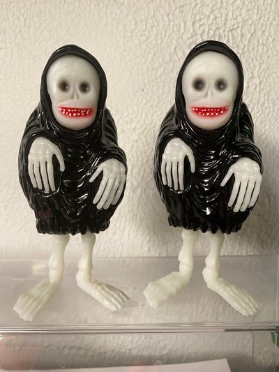 The Creep (black and pearl white)