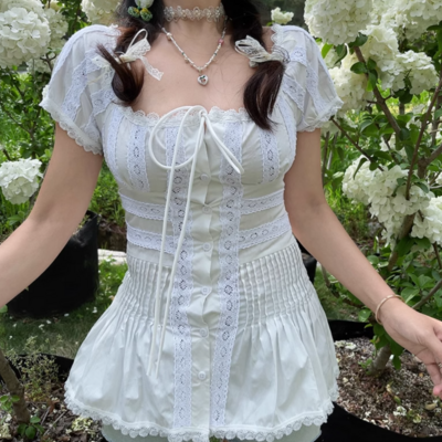 Heavy lace square neck patchwork slim fit pleated top