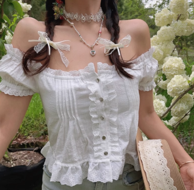 White lace fungus stitching pleated one-shoulder small top shirt
