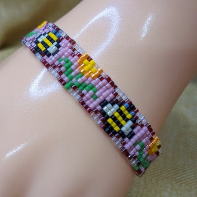 Pixel bracelet - bees!