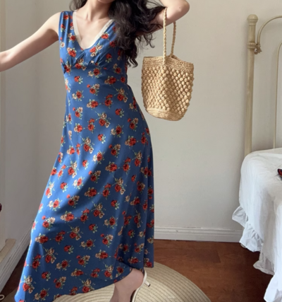 Casual holiday style floral V-neck tie waist maxi dress