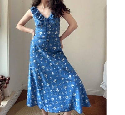 Ruffled V-neck lace-up slim waist flying sleeve dress