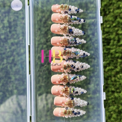 Her ( reusable) press on nails , size m & s